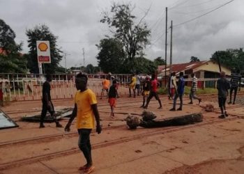 Kolabougni (Boké): des jeunes dans la rue pour réclamer le courant
