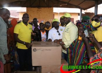 Siguiri: don de matériels informatiques, entretien avec le mouvement Les Jaunes…l&rsquo;offensive du ministre Said Koulibaly dans le Bouré