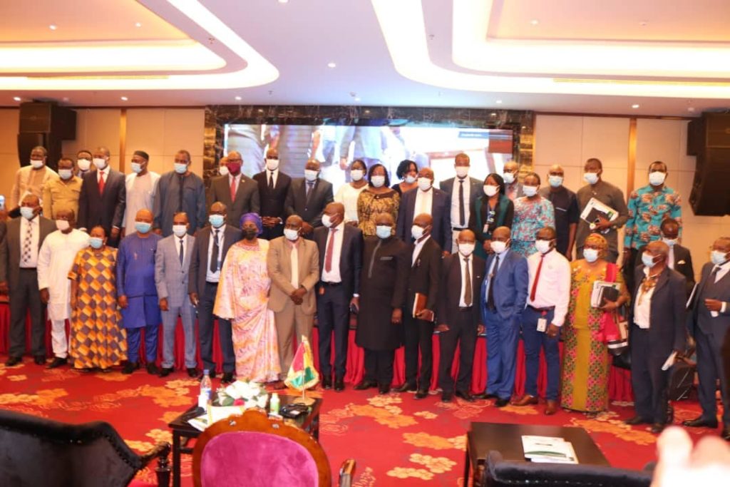 Riposte à Ebola: la Guinée et ses pays voisins adoptent des mesures communes à Conakry