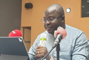 Communication diplomatique à l'ère des réseaux sociaux : Ibrahima Kalil Kaba et Pierre Ténard devant la presse