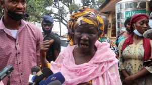 La mère adoptive de Ismaël Condé alerte Alpha Condé: « libère mon enfant pour ne pas que je meure »