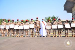4 mois après le coup d'Etat: des éléments des forces spéciales décorés...