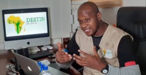 Baïlo destin en main dément son exclusion du FNDC : "J'ai demandé mon départ et c'est en commun accord"