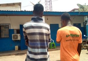 Destruction d'édifices publics pendant les manifs: deux présumés auteurs présentés à la presse