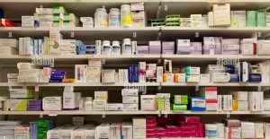 Fermeture des points de vente de médicaments non autorisés: Colère et inquiétude chez les vendeurs