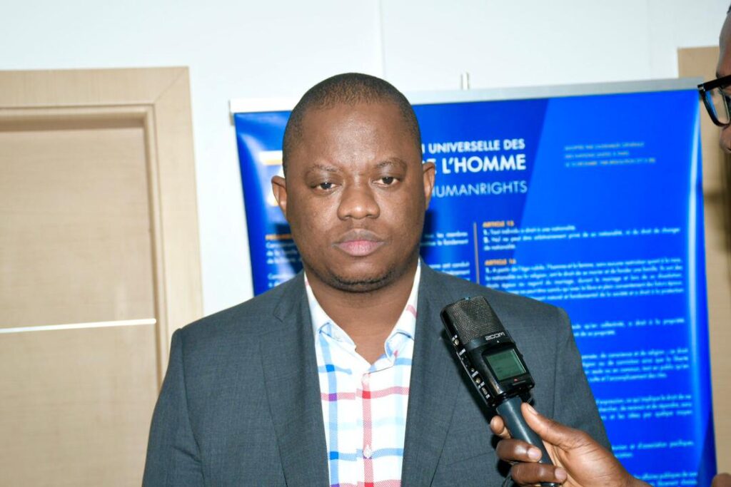 Le ministre Charles Wright porte de graves accusations contre le ministre de la Santé limogé