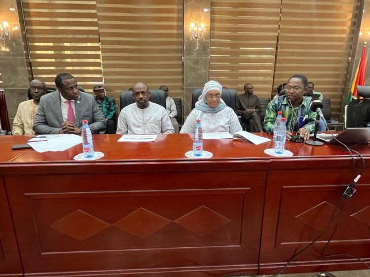 Construction de raffineries: le gouvernement et les neuf compagnies minières concernées font le point à quelques jours de l’expiration de l’ultimatum 