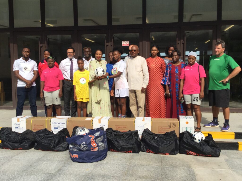Accompagnement du football féminin: la fondation SMB-Winning offre de nouveaux équipements à l’académie sportive «Foot Elite»