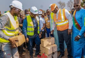 Faranah: le Premier ministre pose la première pierre du commissariat central