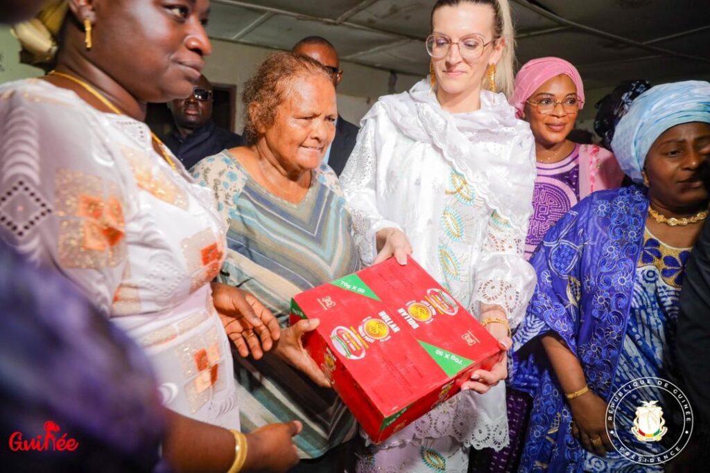 Boké : la Première Dame, Lauriane Doumbouya, célèbre l'Assomption aux côtés des fidèles chrétiens