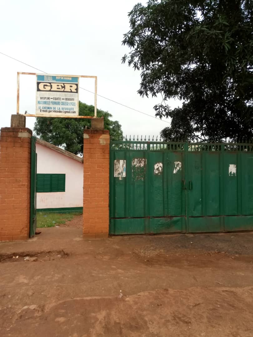 « Nous prévoyons cette année de réunir les fonds nous permettant de financer les projets les plus prometteurs que soumettront nos élèves, mais aussi l’ensemble des jeunes de Kindia et du reste du pays. Nous évaluerons le potentiel de chaque projet et déciderons quel montant investir en fonction des perspectives de rentabilité. En plus d’éduquer nos jeunes à l’entrepreneuriat, nous agirons comme un véritable incubateur capable d’accompagner les futurs Aliko Dangote, Elon Musk et Mark Zuckerberg. Tous ces entrepreneurs, aujourd’hui multi milliardaires, ont lancé leur 1er projet phare sur les bancs de l’école : Pourquoi pas nos enfants ? », a notamment indiqué Ibrahima Bah, le coordinateur du GER (Groupe Éducatif la Renaissance).