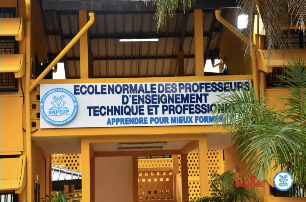 Digitalisation des cours: l'ENPETP et la Fondation Paul Gérin-Lajoie signent un accord (Communiqué)