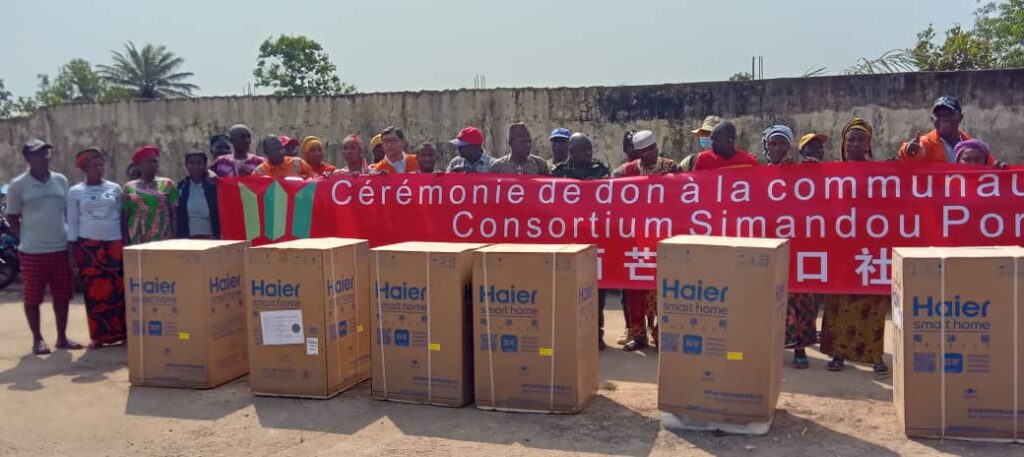 Maferinyah/Forécariah : Winning Consortium Simandou fait deux importants dons aux femmes de Morébaya et à la population de Tougandé