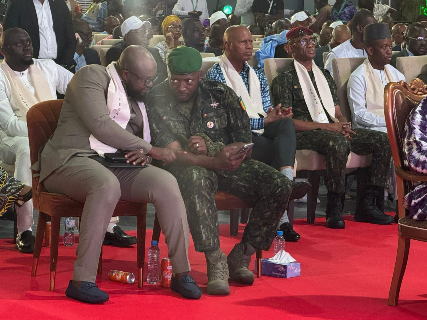 Pendant ce temps, voici le Général Amara…en chair et en os !