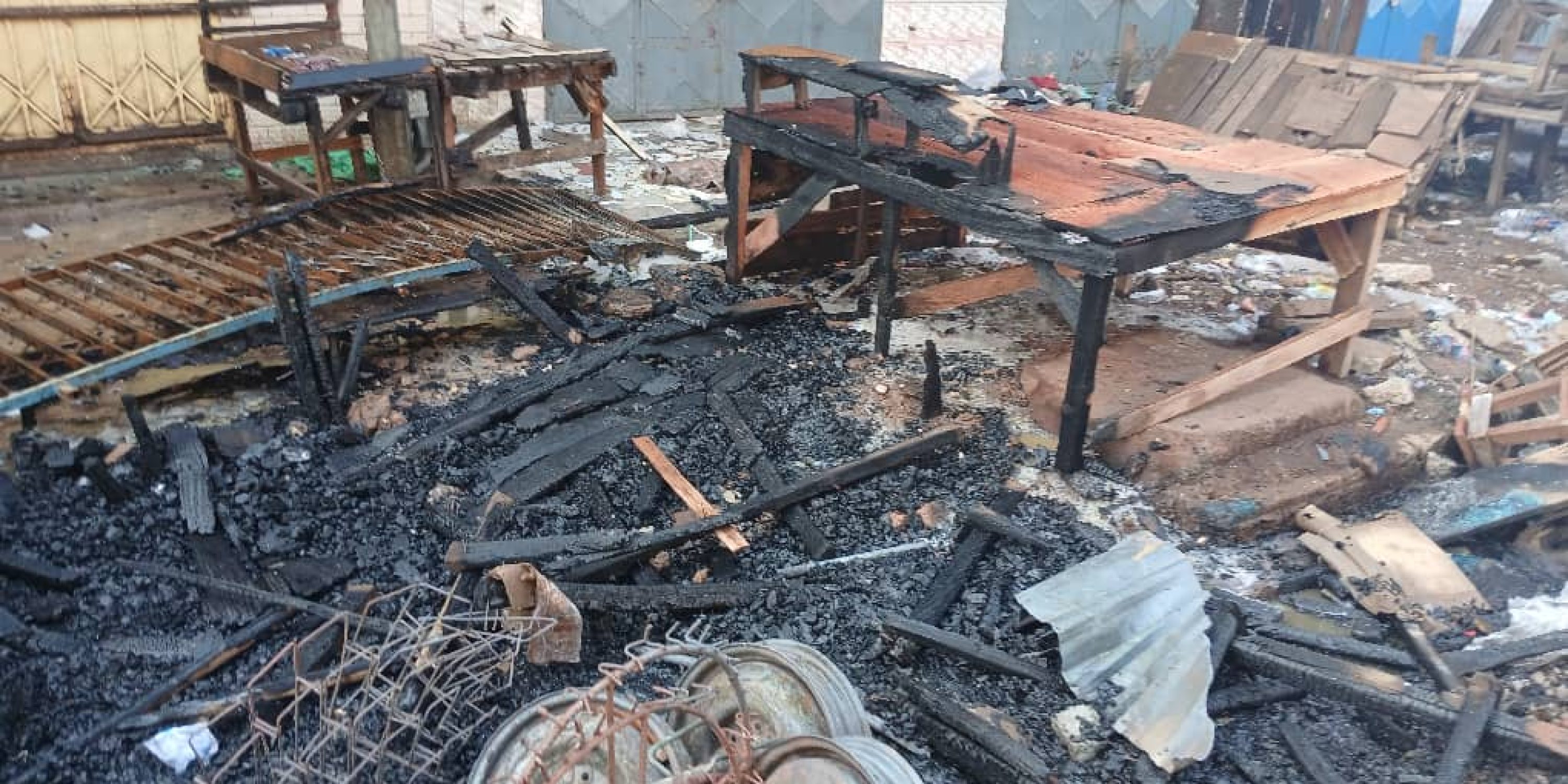 Conakry : Un incendie ravage plusieurs magasins au marché Avaria-Madina