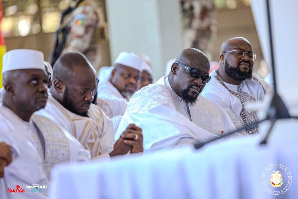 Palais Mohamed V: le chef de l'Etat accompli son devoir religieux 