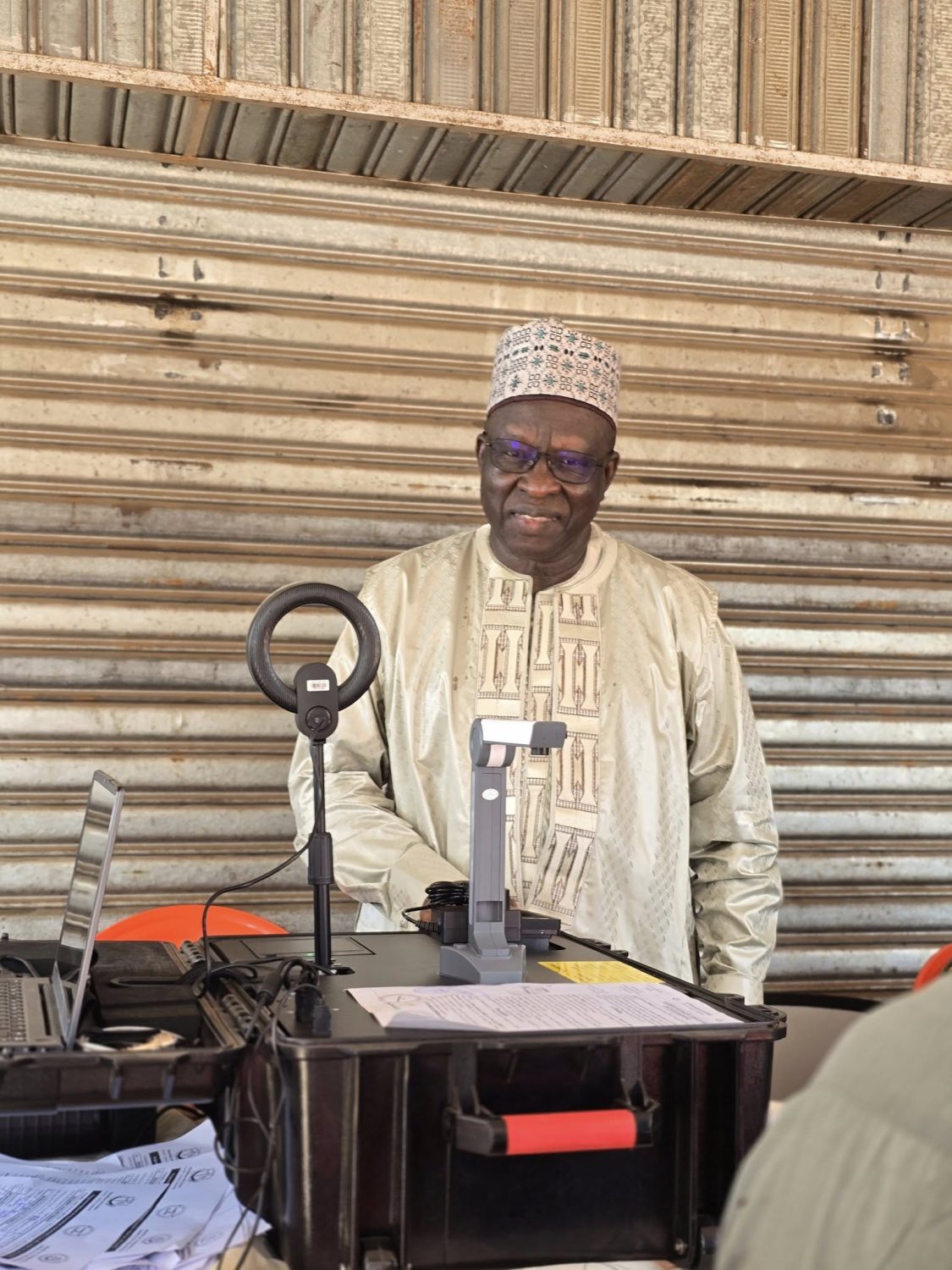 Recensement biométrique : Dr Sékou Koureissy Condé donne l’exemple et invite les guinéens à faire de même