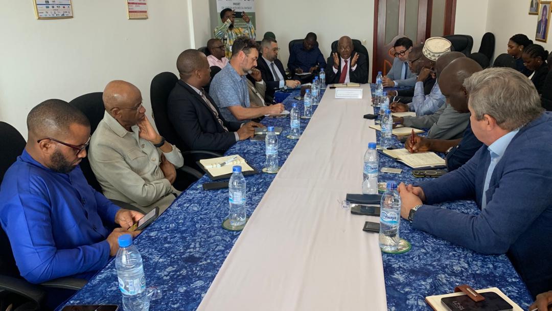 Permis miniers retirés: une concertation à la Chambre des Mines, le ministre Bouna Sylla échange avec des dirigeants de sociétés minières