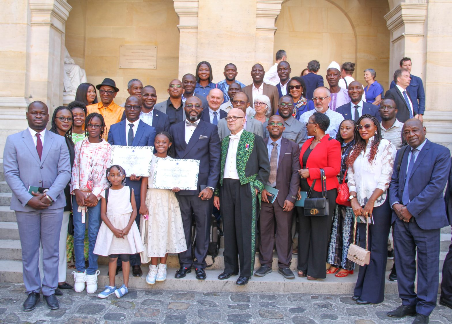 ABDOULAYE TOURÉ ET ALPHA KABINET KEITA RÉCOMPENSÉS PAR LA FONDATION CHRISTOPHE ET RODOLPHE MÉRIEUX POUR LEURS TRAVAUX SUR LES ZOONOSES ÉMERGENTES