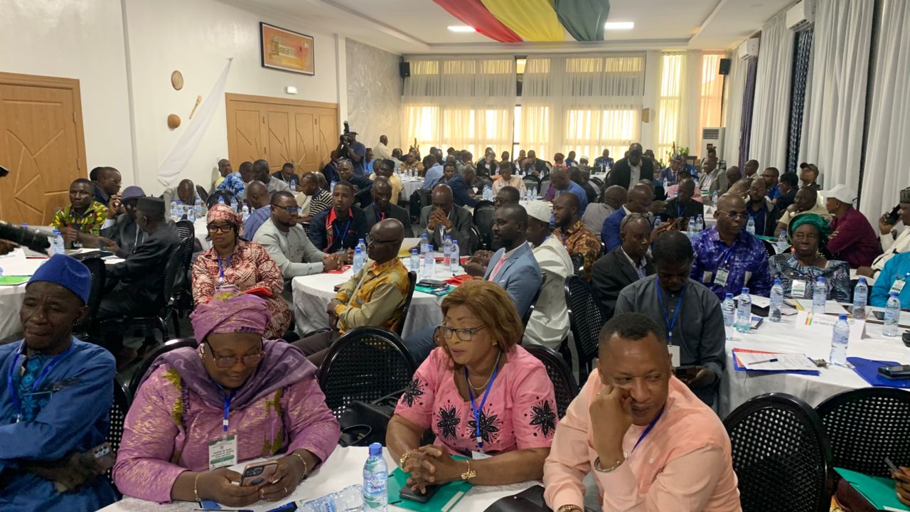 Dans le cadre de l’organisation du scrutin référendaire prévu le 21 septembre prochain, le ministère de l’Administration du Territoire et de la Décentralisation, à travers la Direction générale des Élections, a procédé ce mercredi 6 août 2025 à l’ouverture solennelle de la rencontre d’information et d’échanges relative à la mise en place du Comité Inter-parties.
