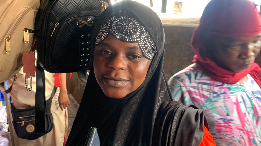 Marché de Matoto : les vendeuses de fournitures scolaires expriment leurs inquiétudes face au manque de clients