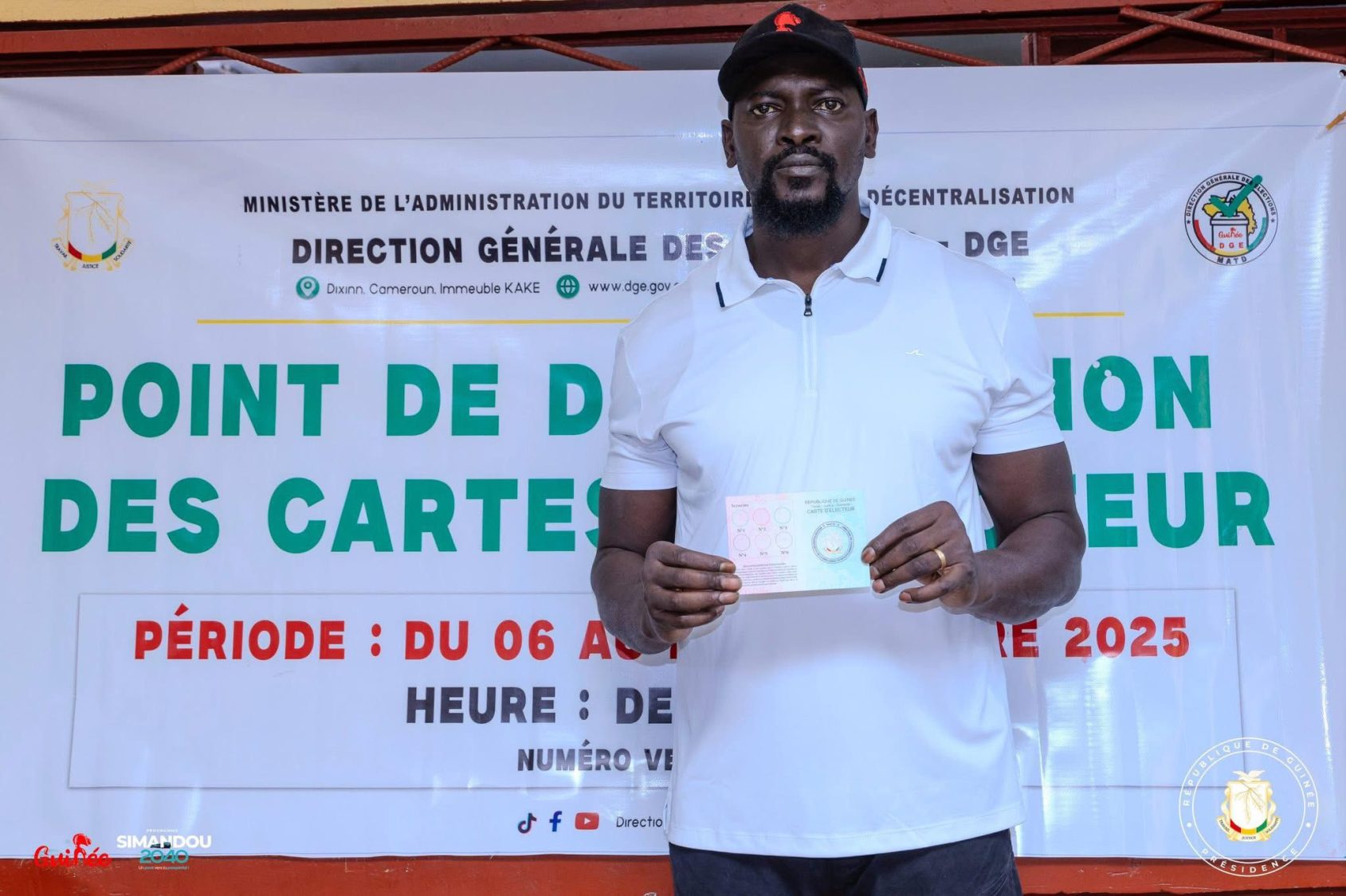 Scrutin référendaire: le citoyen Mamadi Doumbouya récupère sa carte d’électeur