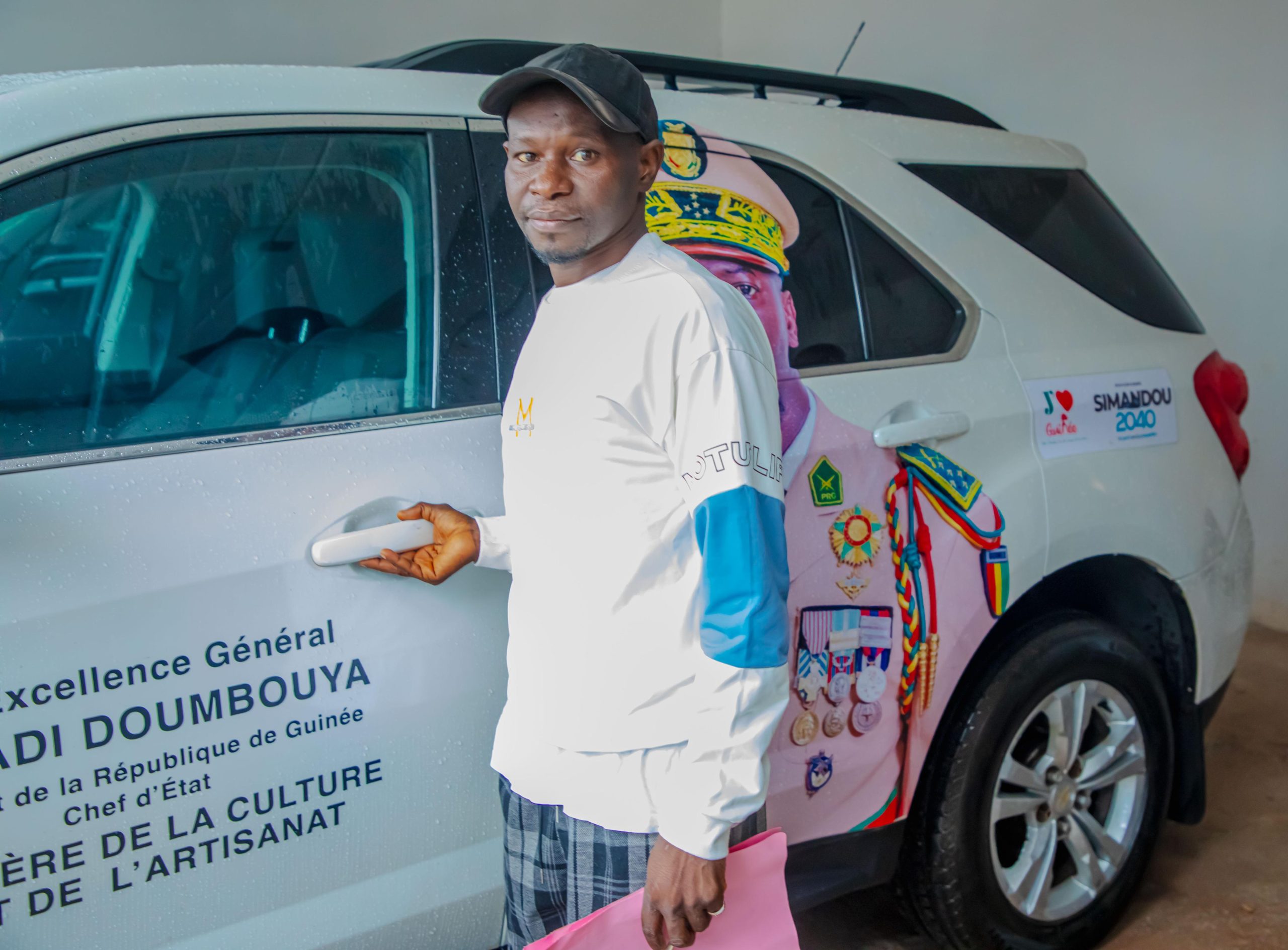 Le Président de la République offre un véhicule à l’artiste comédien Mingo