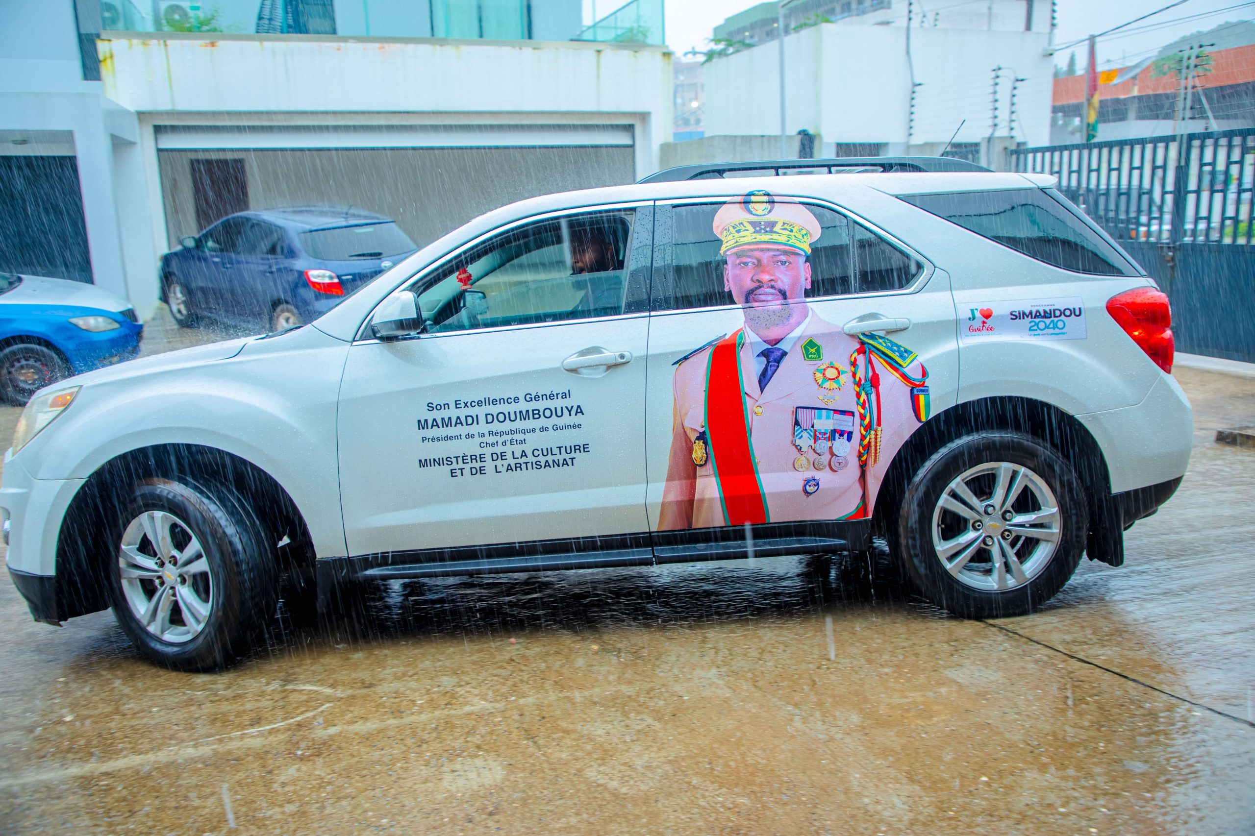 Le Président de la République offre un véhicule à l’artiste comédien Mingo