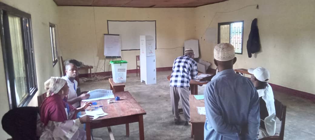 élections, scrutin référendaire, constitution, vote, Lelouma, Guinée, bureaux de vote, électeurs, participation citoyenne