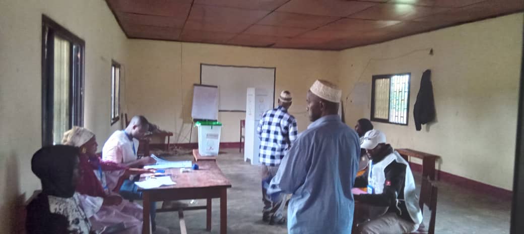 élections, scrutin référendaire, constitution, vote, Lelouma, Guinée, bureaux de vote, électeurs, participation citoyenne