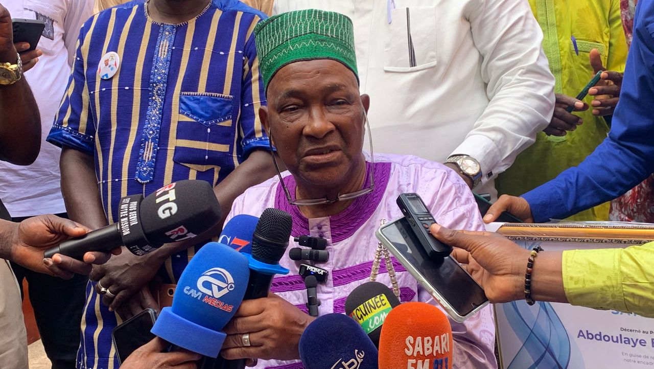 Humanitaire : L’Amicale Koto Barry fait un don important au lycée Léopold Sédar Senghor de Yimbayah 