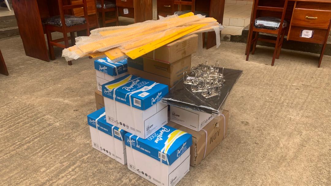 Humanitaire : L’Amicale Koto Barry fait un don important au lycée Léopold Sédar Senghor de Yimbayah 