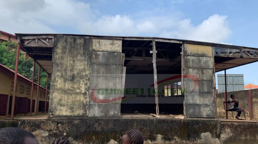 Constat alarmant à l’école primaire Aviation de Gbessia : un établissement en danger, la directrice tire la sonnette d’alarme