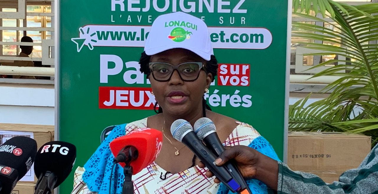 Soutien à l’éducation : la LONAGUI offre des manuels scolaires aux élèves de CP1 et CP2 des écoles publiques de Dixinn et Télimélé