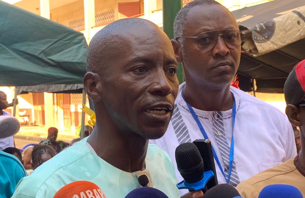 Humanitaire : L’Amicale Koto Barry fait un don important au lycée Léopold Sédar Senghor de Yimbayah 