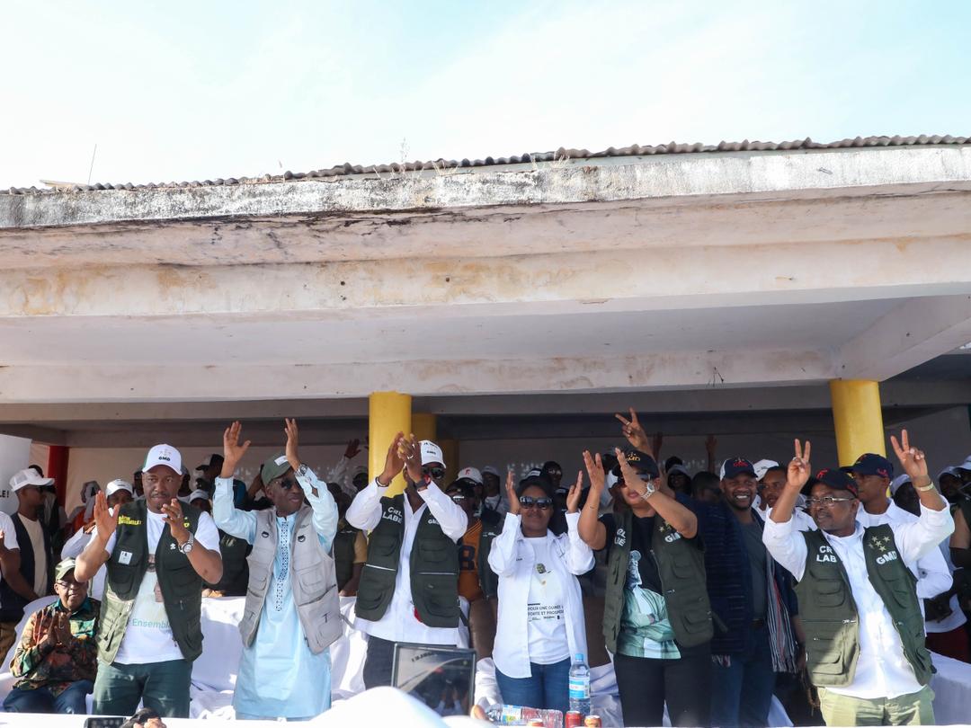 Les ministres du Tourisme et de l’Hôtellerie et de la Jeunesse, accompagnés des directoires régional et préfectoral de campagne de Lélouma ainsi que d’une importante délégation, ont poursuivi leur tournée dans le Fouta ce samedi 20 décembre 2025.