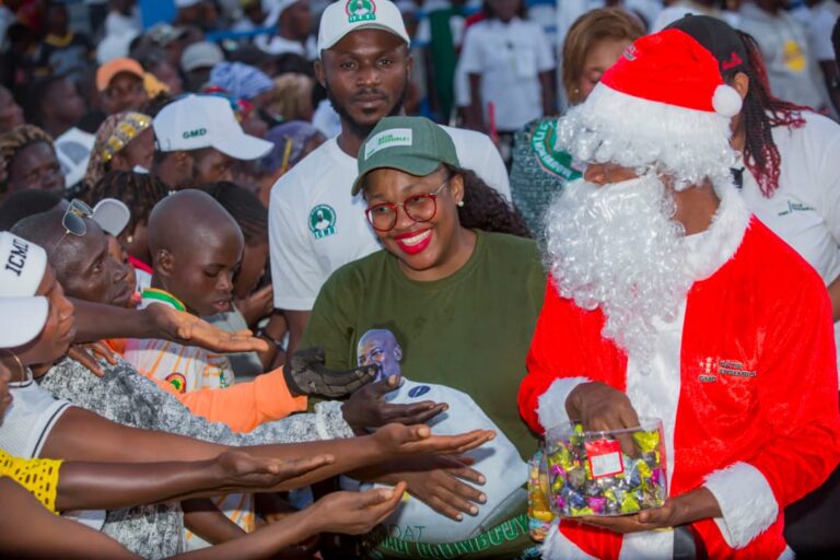 Bofossou célèbre Mamadi Doumbouya… et la magie de Noël avec le Père Noël GMD