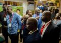 La Compagnie du TransGuinéen marque sa première participation à l’Investing in African Mining Indaba en Afrique du Sud sous le thème : “STRONGER TOGETHER “ Cape Town, Afrique du Sud – Pour la première fois, la Compagnie du TransGuinéen (CTG) prend part à l’Investing in African Mining Indaba aux côtés du ministère des Mines et de la Géologie, l’un des plus grands rendez-vous mondiaux dédiés à l’investissement minier. Une participation illustrative de la volonté affirmée des autorités guinéennes de promouvoir un secteur minier moderne, structurant et générateur de valeur durable. Une vitrine internationale pour la nouvelle dynamique minière guinéenne La présence de la CTG à cette conférence stratégique traduit l’ambition de la République de Guinée de se positionner comme un acteur minier de référence, fondé sur des standards internationaux de gouvernance, de transparence et de performance opérationnelle. À travers cette participation, la Guinée met en lumière sa vision : faire du secteur minier un levier de transformation économique, d’industrialisation et d’intégration régionale. Le projet Simandou : un modèle de transformation structurelle Au cœur des échanges, figure le projet Simandou, considéré comme l’un des plus importants projets intégrés d’infrastructures et d’exploitation minière au monde. Bien au-delà d’un projet extractif, Simandou constitue un modèle innovant de développement intégré associant : • Une exploitation minière de classe mondiale • La construction d’une ligne ferroviaire stratégique traversant le territoire national • Le développement d’un port en eau profonde • Un contenu local renforcé et une montée en compétences des ressources humaines guinéennes Le modèle Simandou repose sur une approche partenariale ambitieuse entre l’État guinéen et les investisseurs internationaux, garantissant à la fois attractivité pour les capitaux et souveraineté stratégique nationale. Une gouvernance renforcée et une vision à long terme La CTG, en tant qu’acteur clé du développement des infrastructures ferroviaires du corridor Simandou, incarne cette nouvelle gouvernance orientée vers la performance, la coordination interinstitutionnelle et le respect des engagements contractuels. La participation à l’Indaba permet également de promouvoir : • La stabilité du cadre réglementaire guinéen • L’amélioration continue du climat des affaires • L’engagement en faveur d’un développement responsable et durable Une ambition claire : transformer la richesse minière en prospérité nationale À travers sa présence à l’Indaba, la Guinée affirme sa volonté de transformer son potentiel géologique exceptionnel en valeur ajoutée concrète pour sa population. Le projet Simandou illustre cette ambition : faire du secteur minier un catalyseur d’infrastructures structurantes, de diversification économique et de création d’emplois qualifiés. La première participation de la Compagnie du TransGuinéen à ce forum international marque ainsi une étape importante dans le rayonnement de la nouvelle stratégie minière guinéenne sur la scène mondiale.