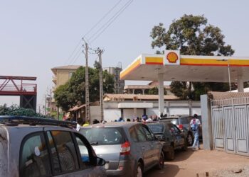 Affaire d’essence à Conakry : les stations-service prises d’assaut