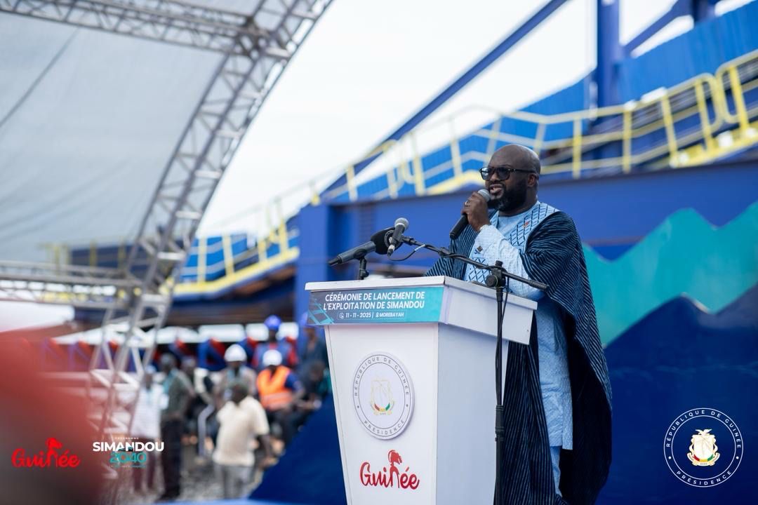 Honneurs : le ministre secrétaire Général de la Présidence, le Général Amara CAMARA et le ministre Directeur de cabinet de la PrésidenceM. Djiba DIAKITÉ, distingués par Son Excellence Monsieur le Président de la République, Mamadi DOUMBOUYA
