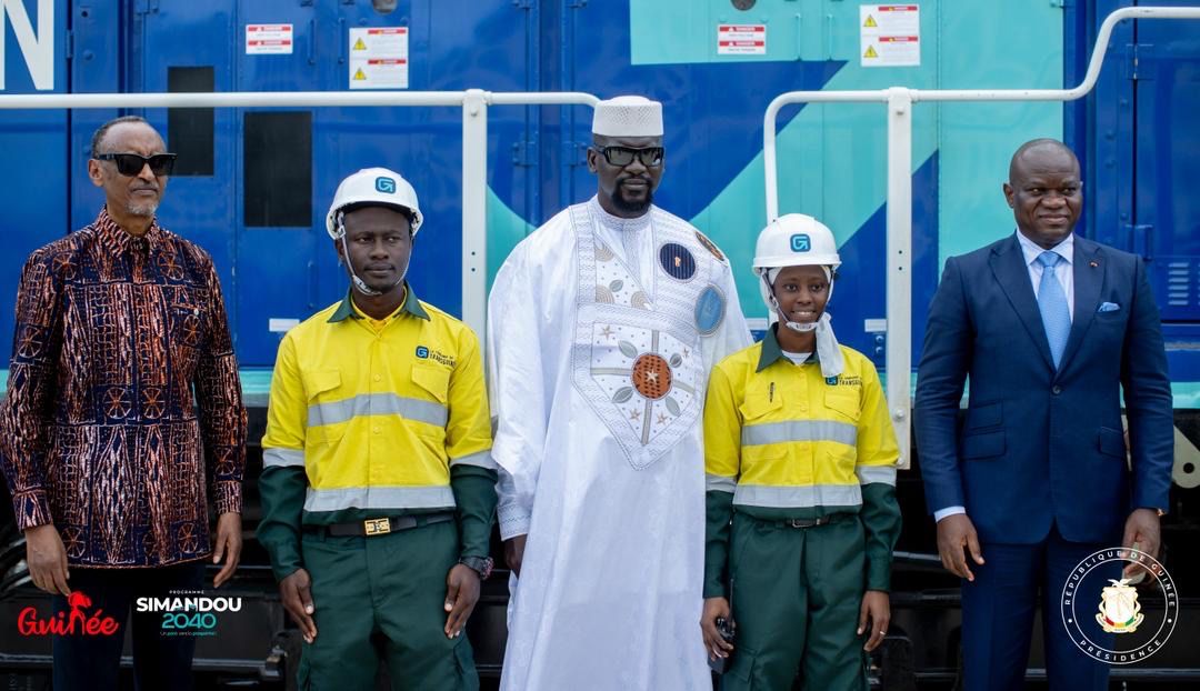 Honneurs : le ministre secrétaire Général de la Présidence, le Général Amara CAMARA et le ministre Directeur de cabinet de la PrésidenceM. Djiba DIAKITÉ, distingués par Son Excellence Monsieur le Président de la République, Mamadi DOUMBOUYA