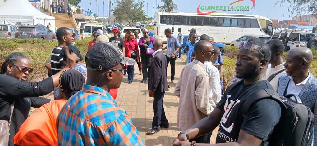 CNT: malgré la "signature" de leur statut particulier, les travailleurs parlementaires ne décolèrent pas