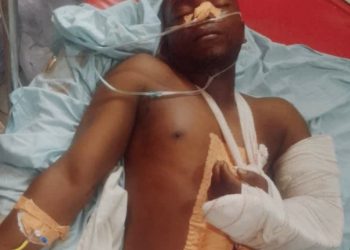 SOS à N’Zérékoré : un enseignant grièvement blessé appelle à la solidarité pour une intervention urgente