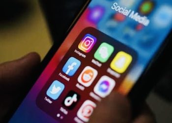 Réseaux sociaux: des voix s’élèvent contre les dérives sur leur utilisation