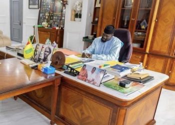 Le président Doumbouya s’exprime : «J𝗲 𝗻𝗲 𝗹𝗮𝗶𝘀𝘀𝗲𝗿𝗮𝗶 𝗽𝗲𝗿𝘀𝗼𝗻𝗻𝗲 𝗷𝗼𝘂𝗲𝗿 𝗮𝘃𝗲𝗰 𝗻𝗼𝘁𝗿𝗲 𝘂𝗻𝗶𝗼𝗻 𝘀𝗮𝗰𝗿𝗲́𝗲 » « 𝗮𝘂𝗰𝘂𝗻𝗲 𝗽𝗿𝗼𝘅𝗶𝗺𝗶𝘁𝗲́ 𝗻𝗲 𝗺𝗲𝘁 𝗾𝘂𝗶𝗰𝗼𝗻𝗾𝘂𝗲 𝗮̀ 𝗹’𝗮𝗯𝗿𝗶 𝗱𝗲 𝗹𝗮 𝗿𝗶𝗴𝘂𝗲𝘂𝗿 »