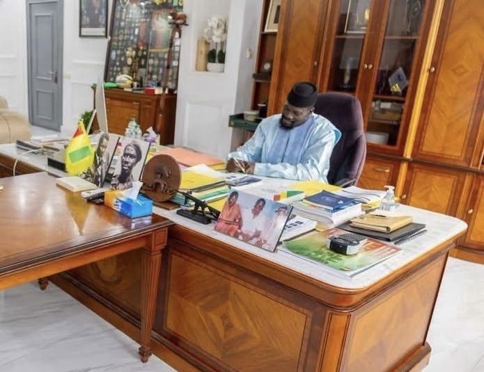 Le président Doumbouya s’exprime : «J𝗲 𝗻𝗲 𝗹𝗮𝗶𝘀𝘀𝗲𝗿𝗮𝗶 𝗽𝗲𝗿𝘀𝗼𝗻𝗻𝗲 𝗷𝗼𝘂𝗲𝗿 𝗮𝘃𝗲𝗰 𝗻𝗼𝘁𝗿𝗲 𝘂𝗻𝗶𝗼𝗻 𝘀𝗮𝗰𝗿𝗲́𝗲 » « 𝗮𝘂𝗰𝘂𝗻𝗲 𝗽𝗿𝗼𝘅𝗶𝗺𝗶𝘁𝗲́ 𝗻𝗲 𝗺𝗲𝘁 𝗾𝘂𝗶𝗰𝗼𝗻𝗾𝘂𝗲 𝗮̀ 𝗹’𝗮𝗯𝗿𝗶 𝗱𝗲 𝗹𝗮 𝗿𝗶𝗴𝘂𝗲𝘂𝗿 »