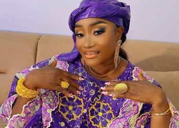 Insécurité à Conakry : l’artiste Hadja Safi se dit victime de vol, plusieurs millions seraient emportés