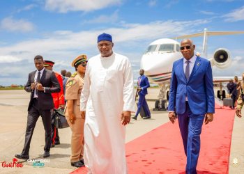 Conakry : Le Président gambien accuilli à l&rsquo;aéroport international AST