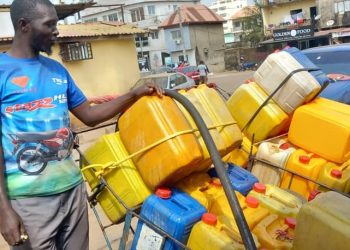 Pénurie d’eau potable: les habitants de Nongo et Kaporo confrontés à la rareté et à la hausse des prix