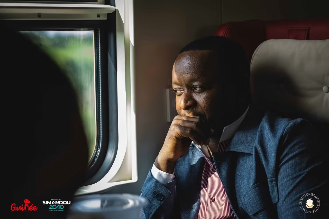 Voyage inaugural du train passager du TransGuinéen: «lui, ne déterre pas les rails pour les revendre: il construit un chemin de fer de plus de mille km» (MMS)